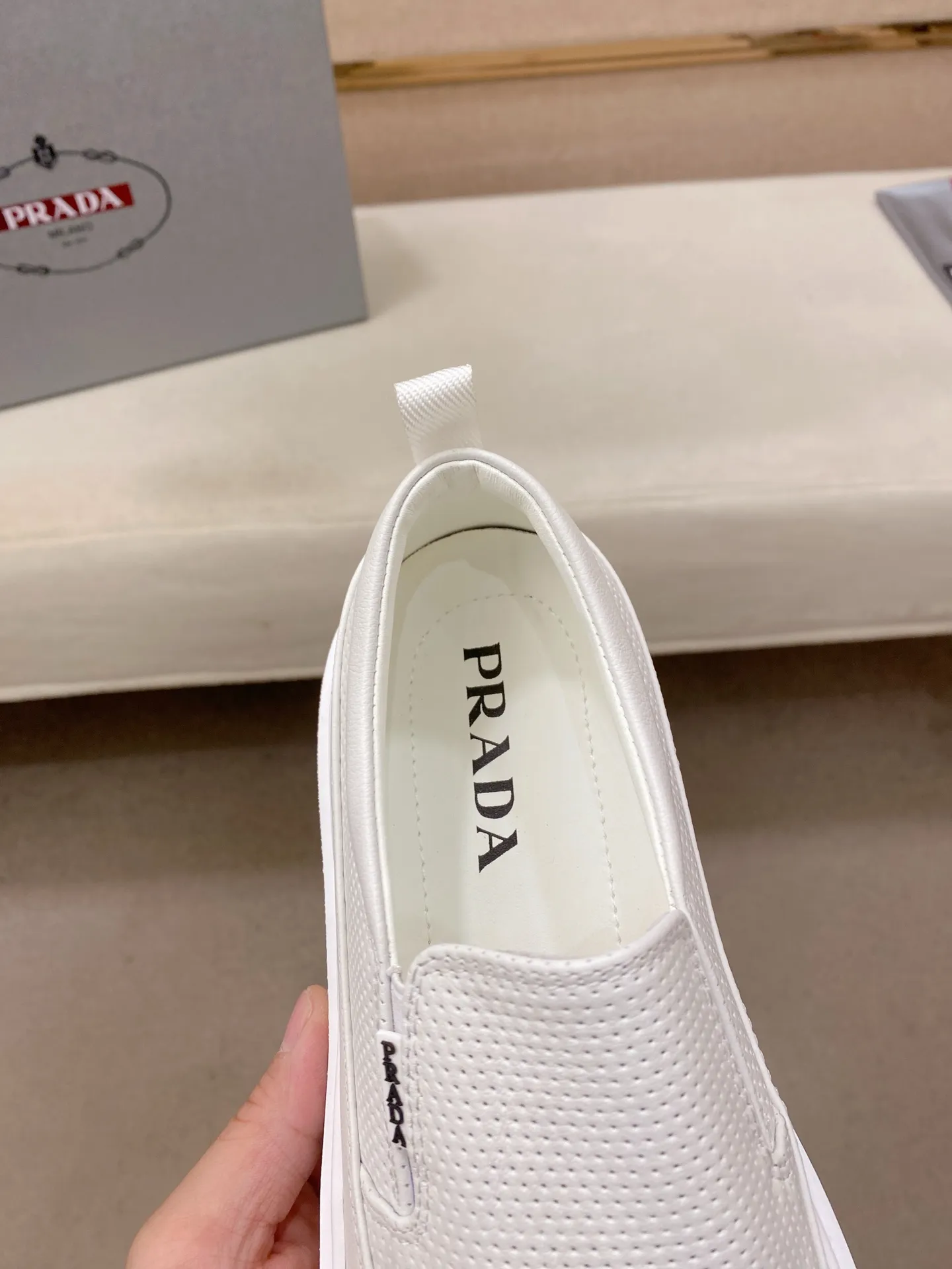 Men's shoes 💰 580💰 ✔️✔️✔️High version High-quality new PRADA (Prada) counters are launched simultaneously, new men's shoes, 😘fabrics are selected from first-layer cowhide fabrics. Lining: Imported cowhide leather lining. 👍🏿High-end☄️Open-molded non-slip rubber outsole, exquisite lines, simple and elegant, comfortable and high-end for leisure travel. Code number: 38 to 45